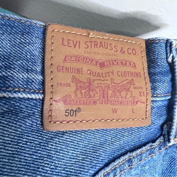 Levi’s 501 Denim Cut off High Rise Jean Shorts Button Fly Raw Hem Size 25 - Picture 6 of 13
